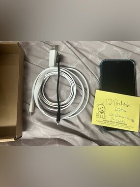 Apple iPhone 12 Pro Max + 2 cords + 3 cases